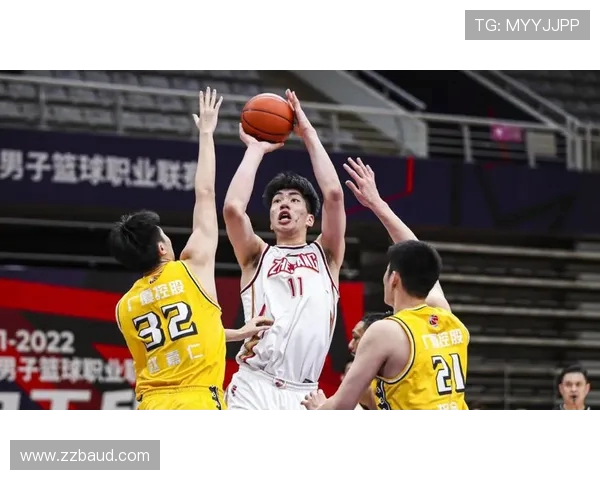 余嘉豪：从青涩少年到篮球场上的璀璨明星之路揭秘