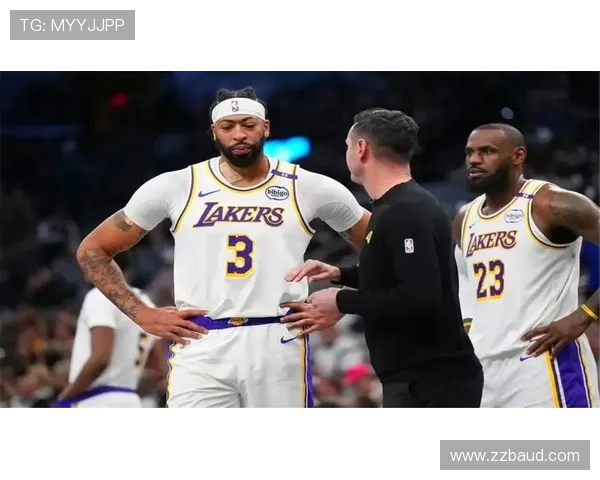 湖人对阵篮网精彩瞬间回顾图集展现比赛激烈氛围与球星风采